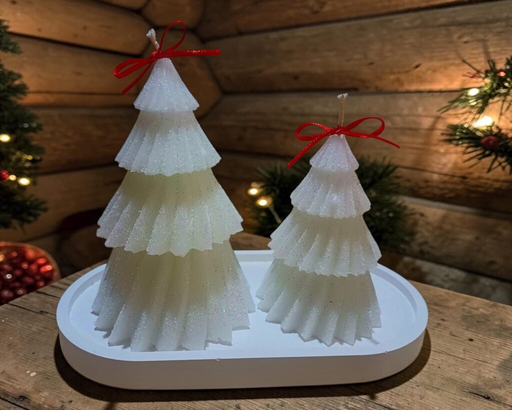 Árboles de navidad en vela